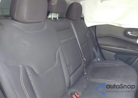 2019 Jeep Compass Sport Fwd z USA, uszkodzony, nr VIN 3C4NJCAB8KT636983